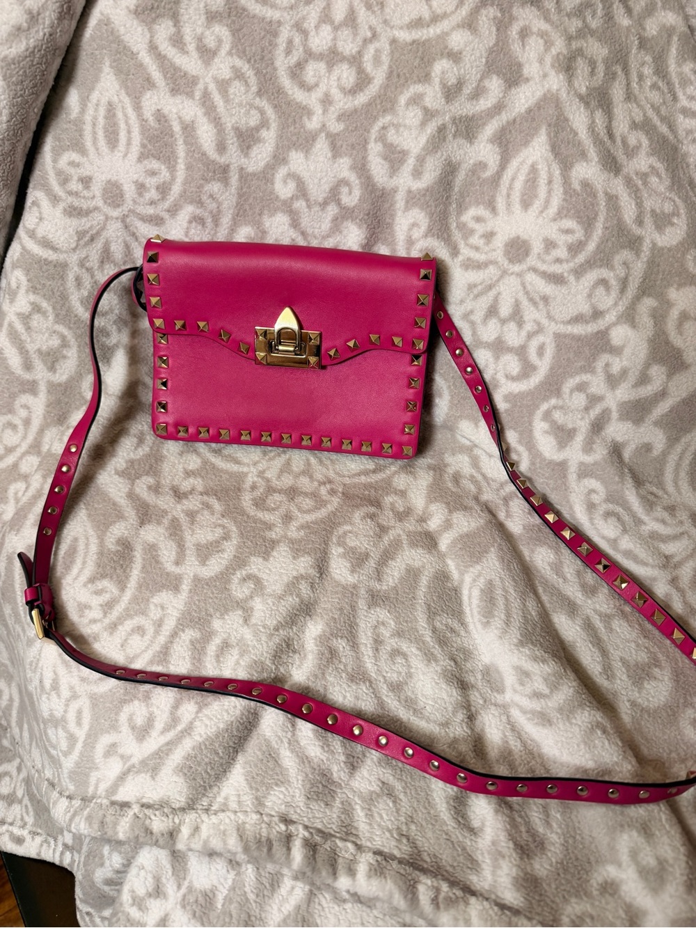 💕 Authentic Valentino Garavani Rockstud Crossbody Bag